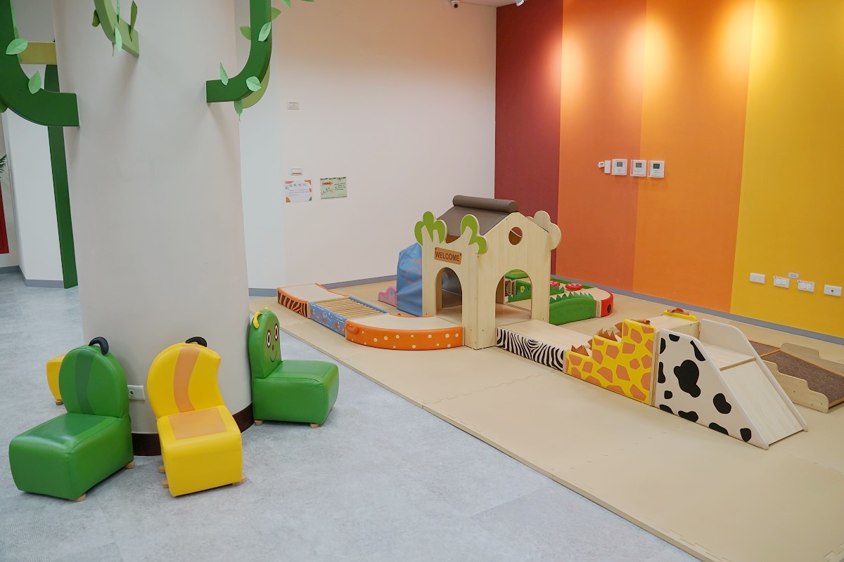 【內壢親子景點推薦】內壢社福館小孩放電好去處 一二樓超大兒童遊戲區 中壢內壢親子館