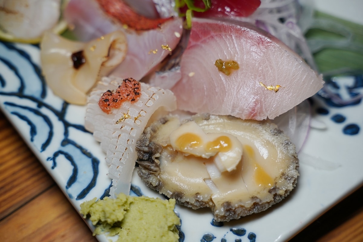 【台北八德路美食餐廳推薦】高CP值日式無菜單料理 極上豪華剌身盛合+活體海鮮和牛 建一食堂