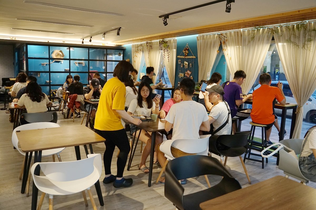 【內壢寵物餐廳推薦】內壢咖哩飯好選擇 寵物友善內建可愛貓咪房 添飯Woo