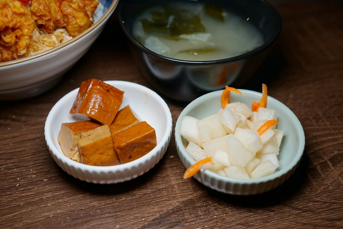 【內壢寵物餐廳推薦】內壢咖哩飯好選擇 寵物友善內建可愛貓咪房 添飯Woo