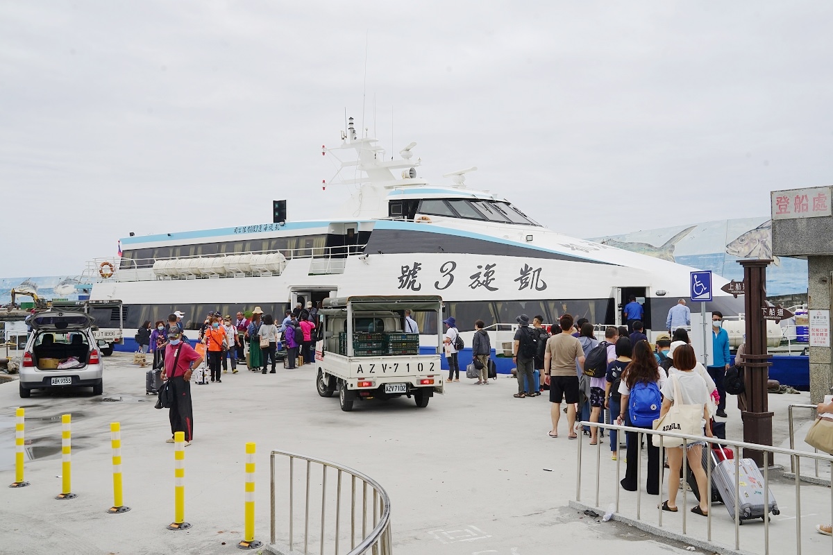 【台東來往綠島交通方式介紹」台東富岡漁港搭乘凱旋客輪心得分享 台東富岡漁港 – 綠島南寮漁港
