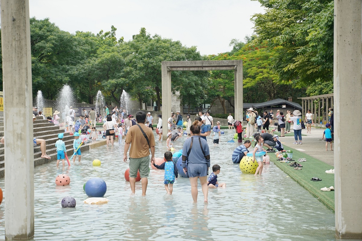 【鶯歌玩水景點推薦】免費入園超貼心 玩沙玩水超好玩 鶯歌博物館水廣場