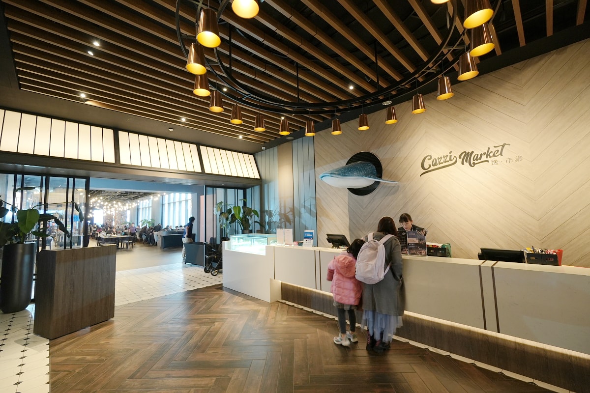 【Cozzi Market 逸·市集】青埔吃到飽餐廳推薦 海邊碼頭市集八大主題餐區全新進化