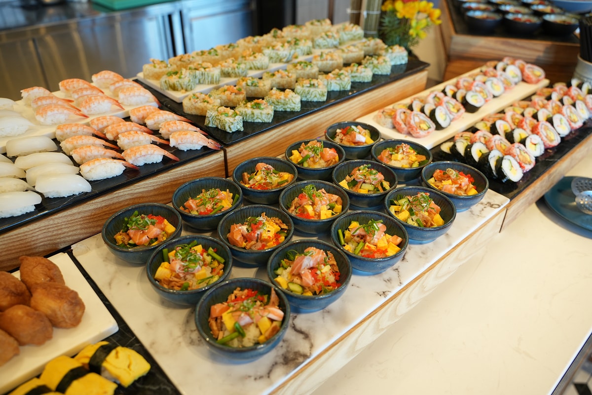 【Cozzi Market 逸·市集】青埔吃到飽餐廳推薦 海邊碼頭市集八大主題餐區全新進化