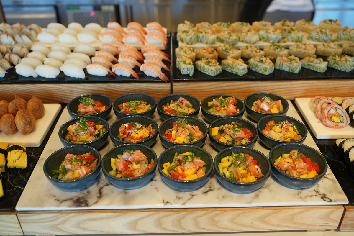 【Cozzi Market 逸·市集】青埔吃到飽餐廳推薦 海邊碼頭市集八大主題餐區全新進化
