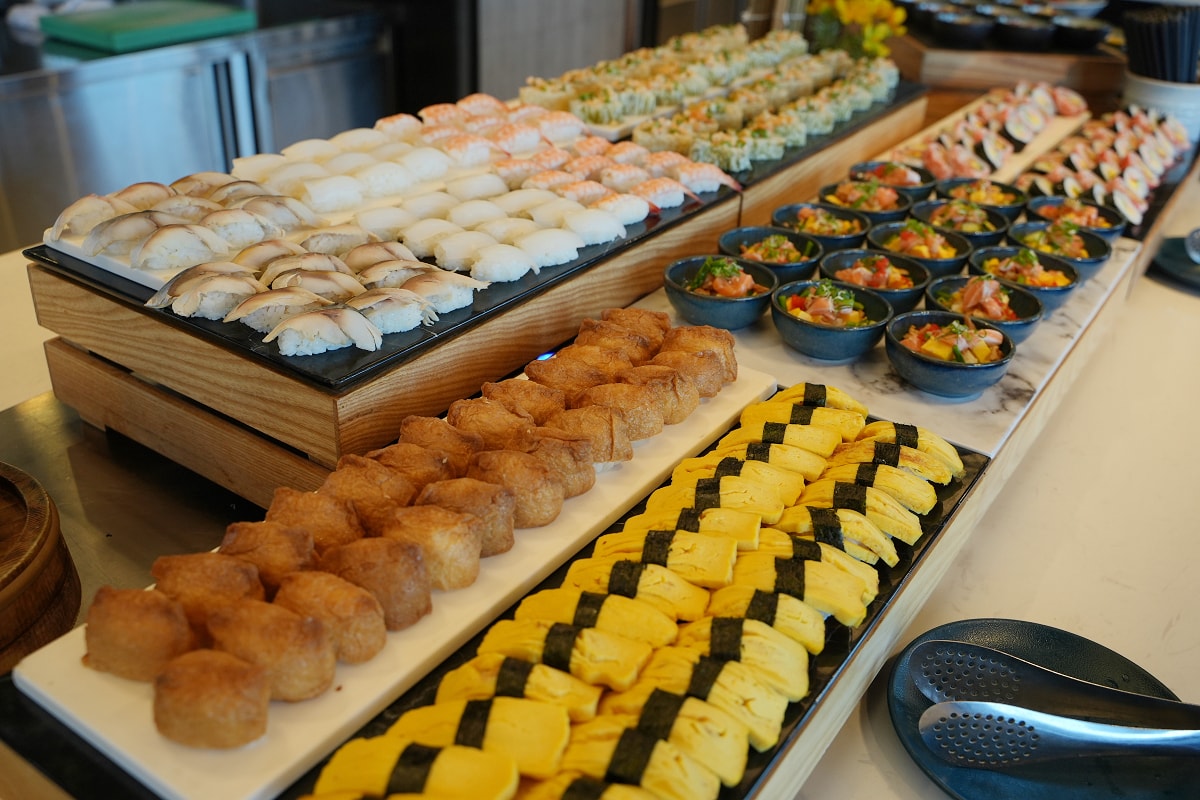 【Cozzi Market 逸·市集】青埔吃到飽餐廳推薦 海邊碼頭市集八大主題餐區全新進化