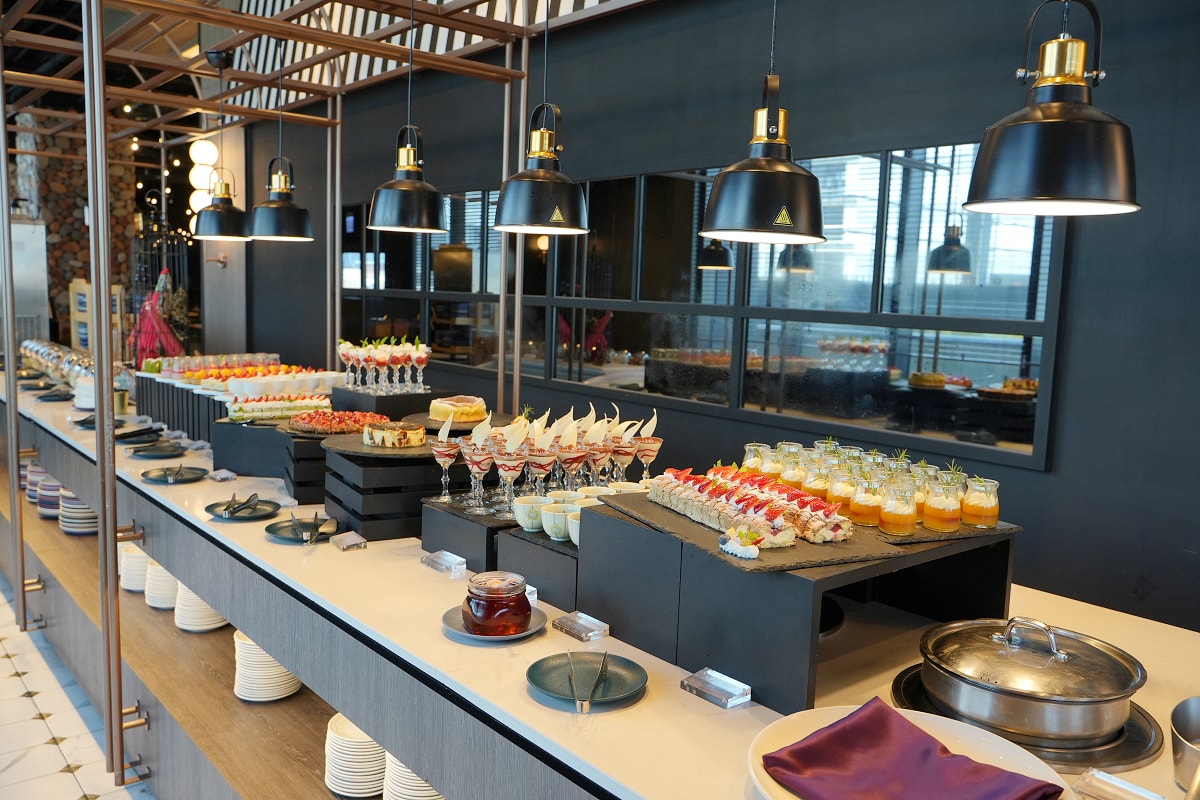 【Cozzi Market 逸·市集】青埔吃到飽餐廳推薦 海邊碼頭市集八大主題餐區全新進化