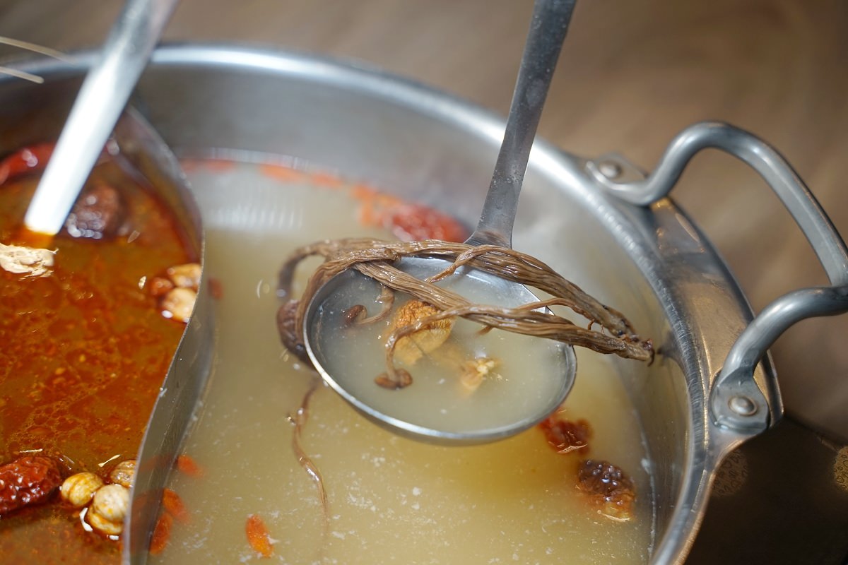 【桃園火鍋吃到飽推薦】日本生食級生蠔/青龍龍蝦吃到飽 桃園聚餐慶生包廂用餐首選 孫太太嚴選超市火鍋桃園店