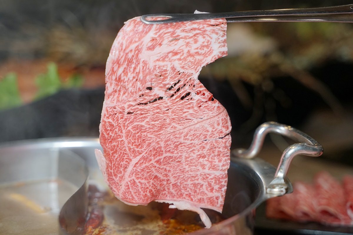 【桃園火鍋吃到飽推薦】日本生食級生蠔/青龍龍蝦吃到飽 桃園聚餐慶生包廂用餐首選 孫太太嚴選超市火鍋桃園店