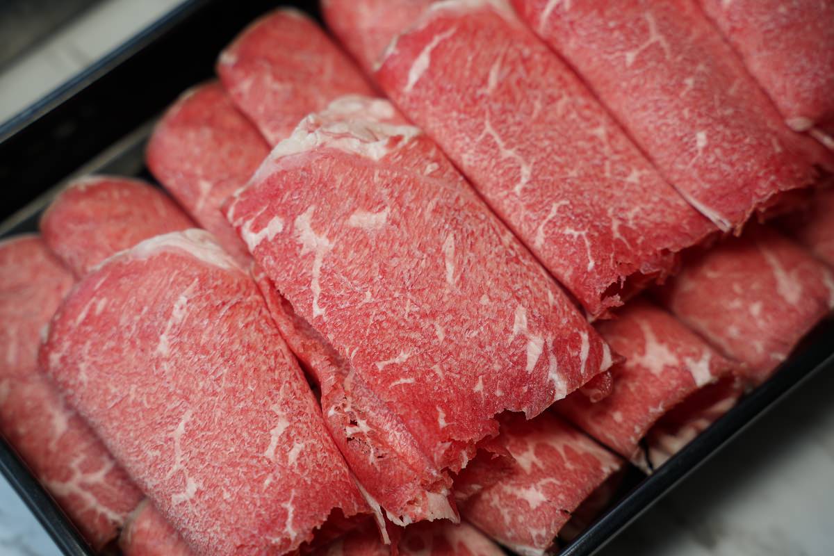 【三重火鍋吃到飽推薦】日本A5和牛/哈根達斯無限量供應 熟食百匯吃到飽 羽葉麻辣火鍋三重都會館