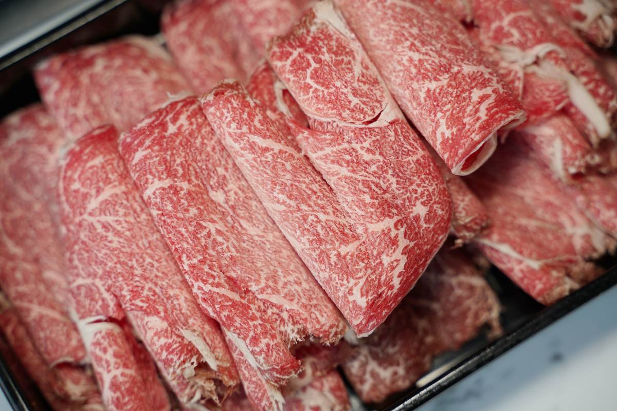 【三重火鍋吃到飽推薦】日本A5和牛/哈根達斯無限量供應 熟食百匯吃到飽 羽葉麻辣火鍋三重都會館