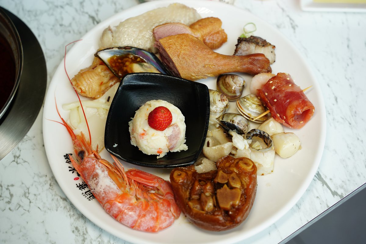 【三重火鍋吃到飽推薦】日本A5和牛/哈根達斯無限量供應 熟食百匯吃到飽 羽葉麻辣火鍋三重都會館