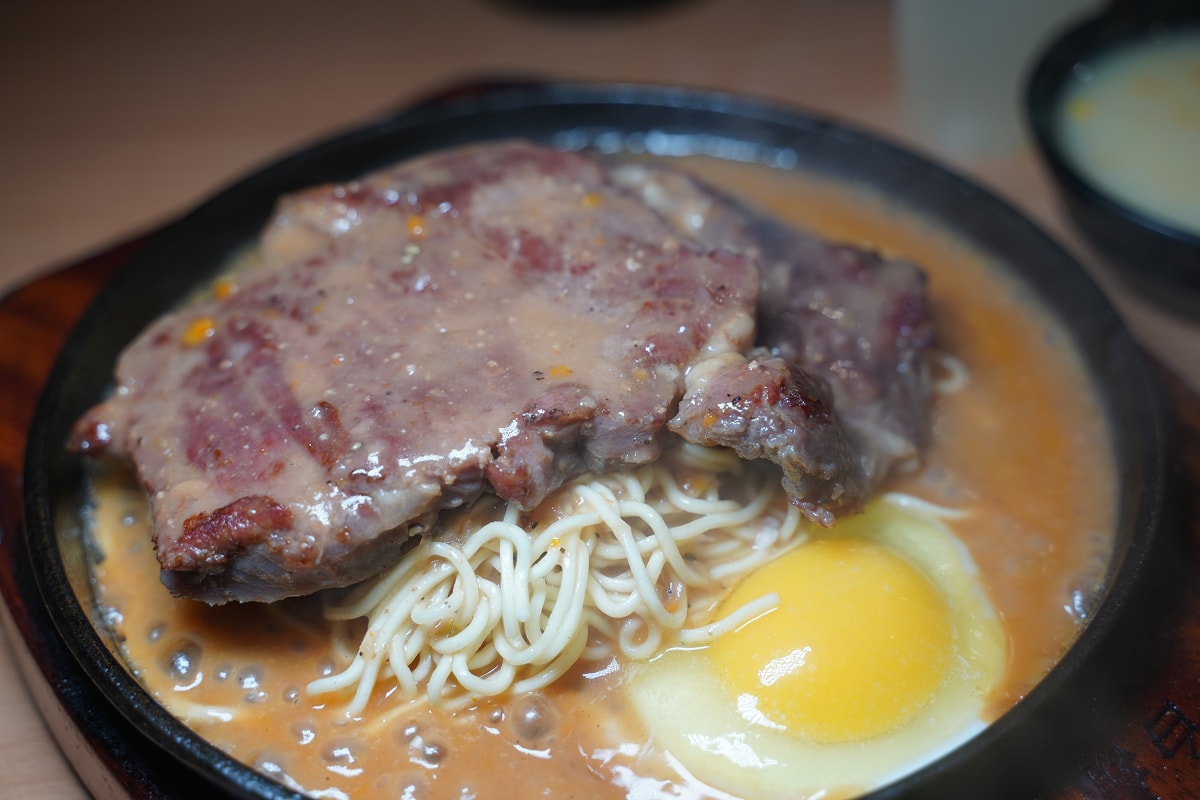 【桃園內壢牛排館推薦】內用烤吐司/濃湯/霜淇淋/飲料無限量供應 白鬍子牛排內壢長春店