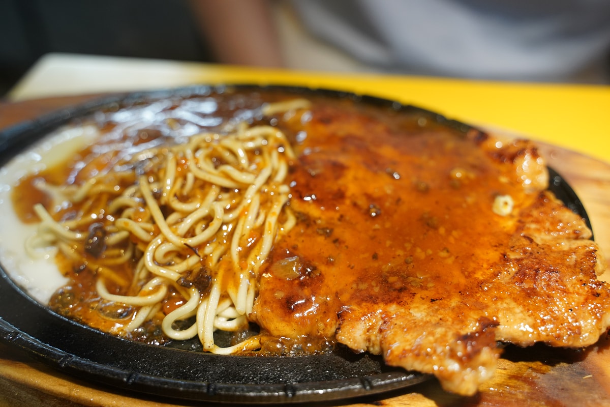 【萬年墾丁牛排】台北萬年商業大樓B1美食街 創立於1975 玉米濃湯喝到飽 台北老字號牛排館 - 第8張圖 【萬年墾丁牛排】台北萬年商業大樓B1美食街 創立於1975 玉米濃湯喝到飽 台北老字號牛排館