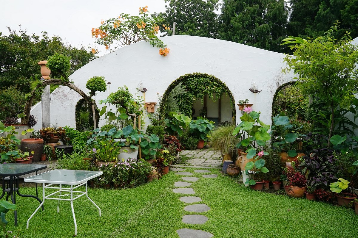 【彰化田尾景觀餐廳推薦】綠色植物海白色城堡建築 田尾地中海風格咖啡館 田尾綠海咖啡館