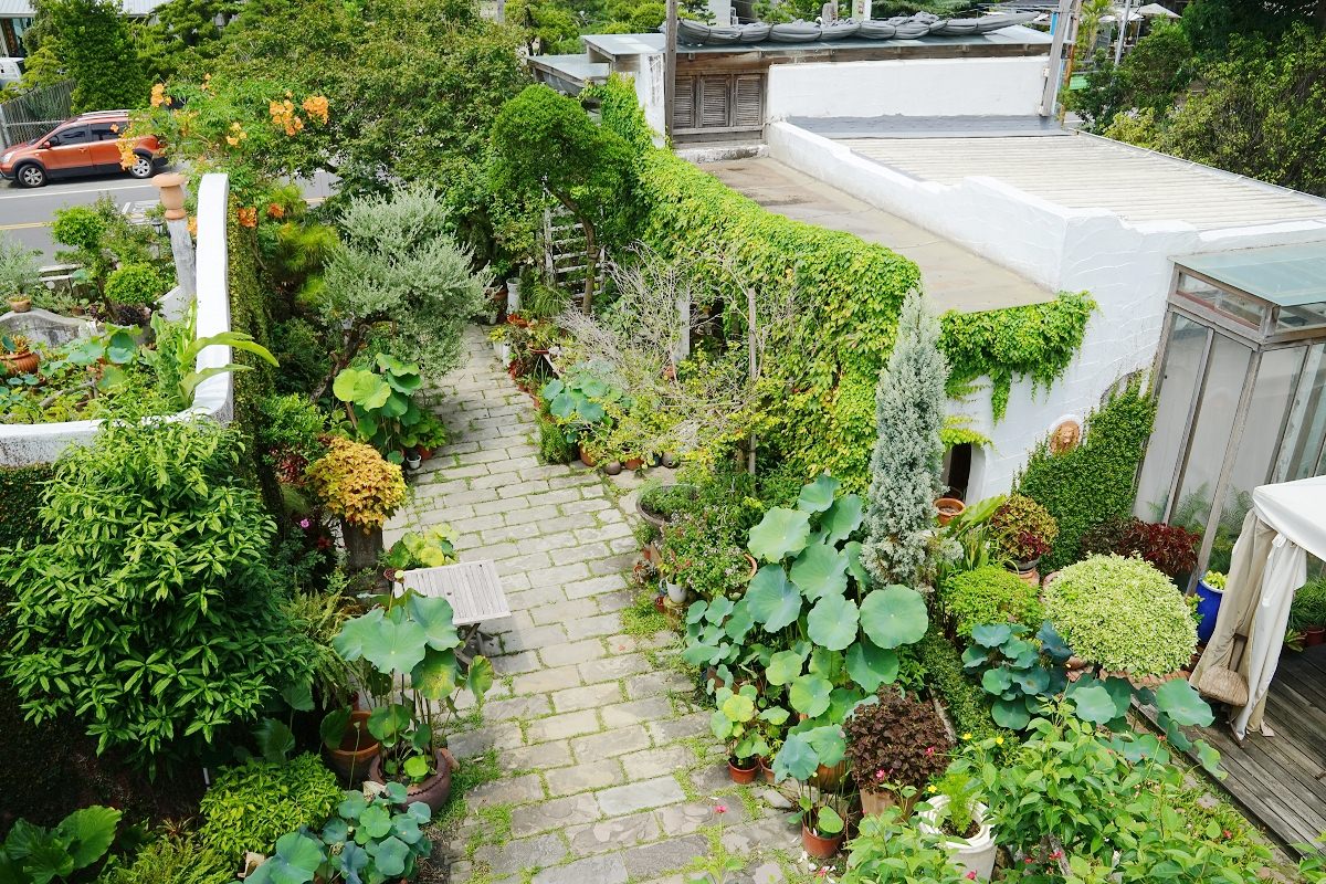 【彰化田尾景觀餐廳推薦】綠色植物海白色城堡建築 田尾地中海風格咖啡館 田尾綠海咖啡館