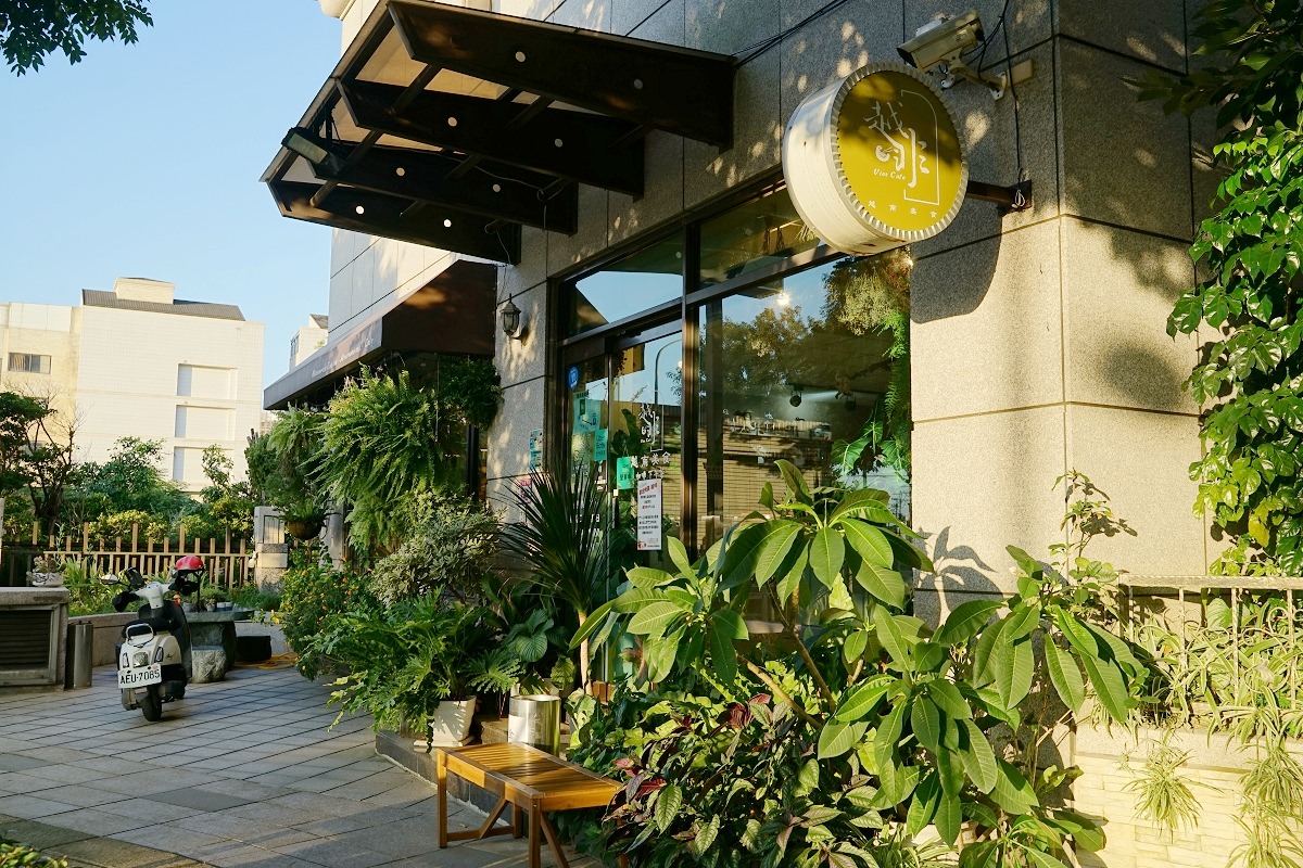 【青埔越南料理推薦】森林系用餐環境免費停車 美味必點越南鮮肉河粉/彩虹蛋糕 青埔越啡越南美食植物咖啡館