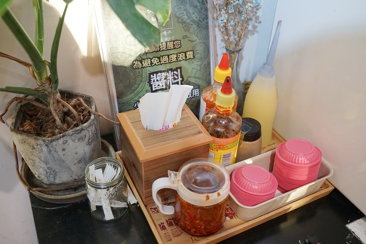 【青埔越南料理推薦】森林系用餐環境免費停車 美味必點越南鮮肉河粉/彩虹蛋糕 青埔越啡越南美食植物咖啡館