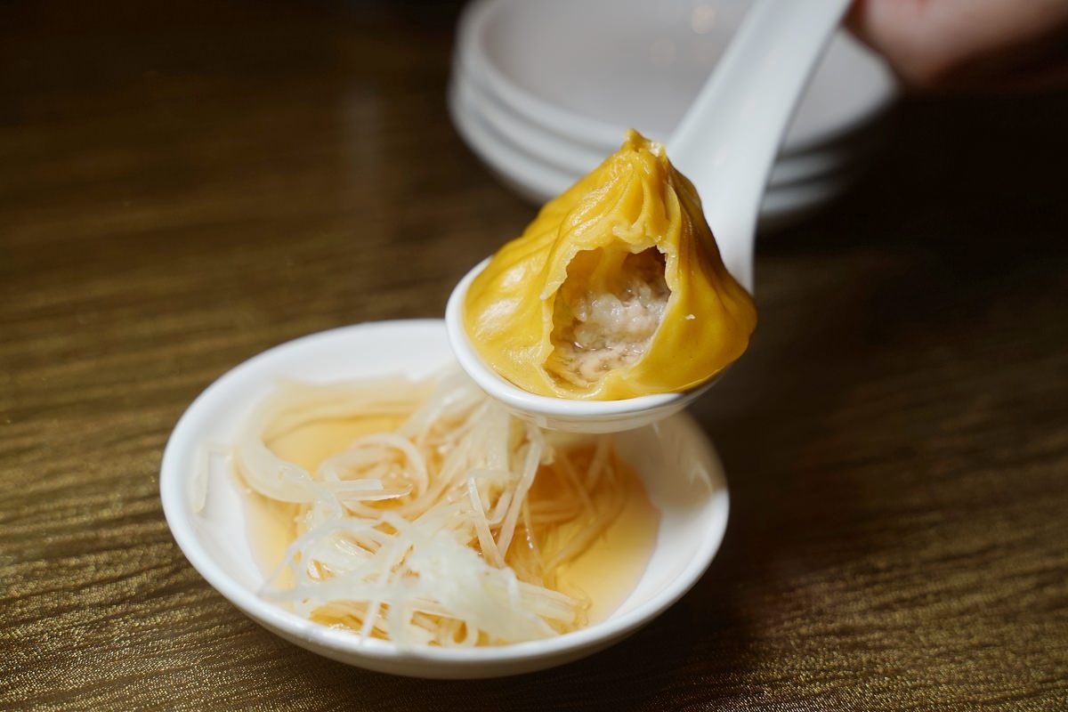 【誠品生活新店美食推薦】脆皮包種鮮蝦小籠包 川味雙絕香辣登場 樂天皇朝台灣裕隆城誠品新店店