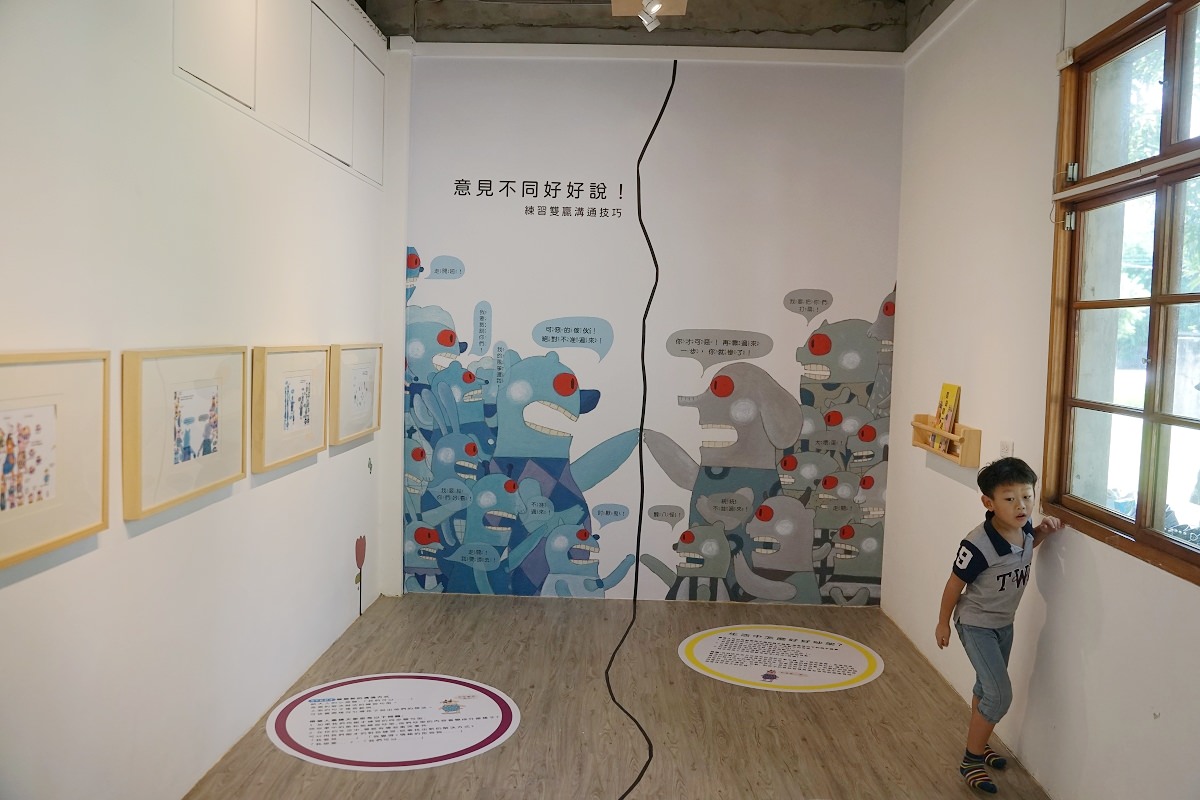 【台中清水免費室內景點推薦】假日限定免費繪本講故事 台中海線眷村童話世界 海灣繪本館