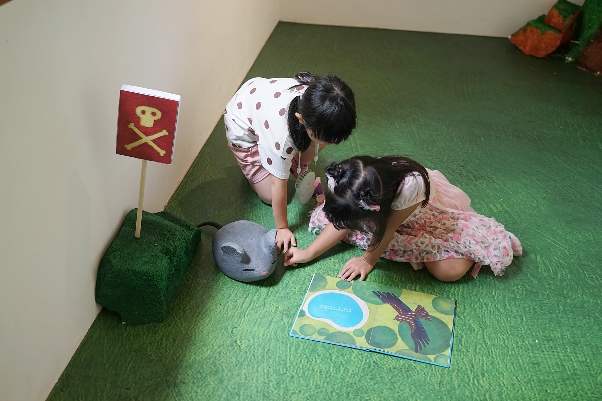 【台中清水免費室內景點推薦】假日限定免費繪本講故事 台中海線眷村童話世界 海灣繪本館