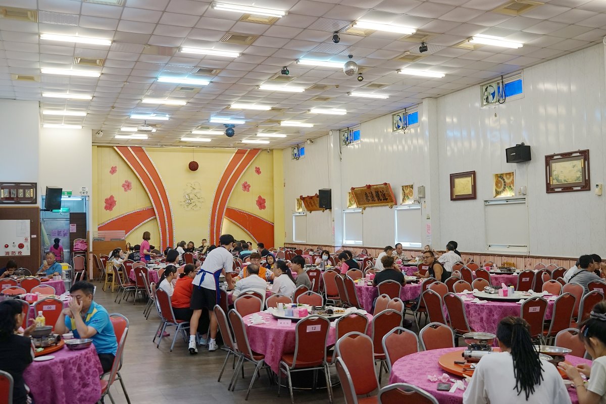 【台中梧棲美食餐廳推薦】高CP值桌菜料理聚餐好選擇 Google評價破5000則 梧棲來來海鮮餐廳