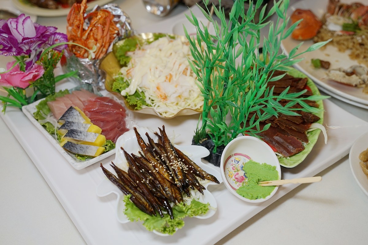 【台中梧棲美食餐廳推薦】高CP值桌菜料理聚餐好選擇 Google評價破5000則 梧棲來來海鮮餐廳