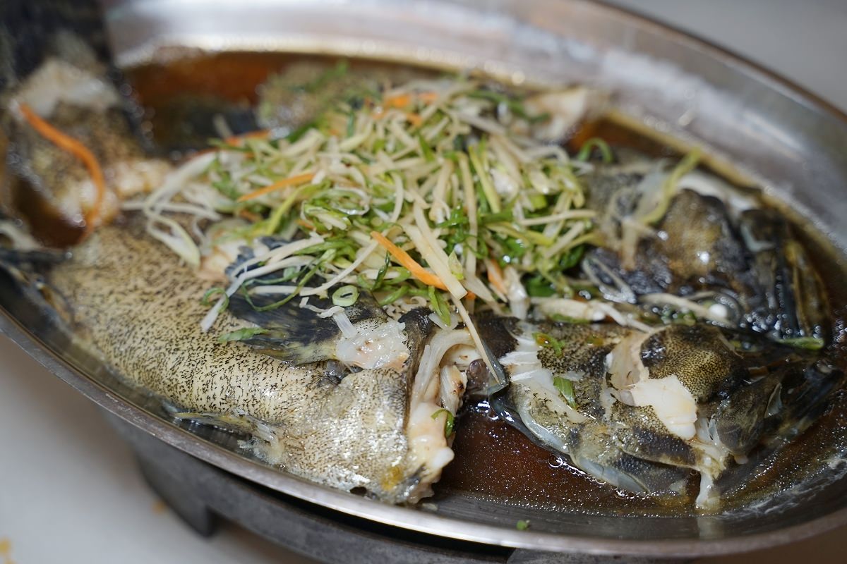 【台中梧棲美食餐廳推薦】高CP值桌菜料理聚餐好選擇 Google評價破5000則 梧棲來來海鮮餐廳