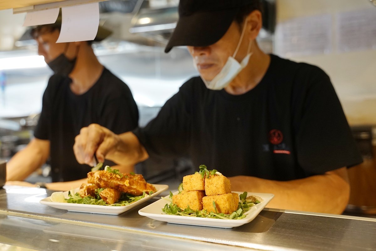 【台北行天宮美食推薦】鄰近中山國小捷運站 自家漁船新鮮小卷海鮮粥 江家深澳小漁村海鮮料理 - 第6張圖 【台北行天宮美食推薦】鄰近中山國小捷運站 自家漁船新鮮小卷海鮮粥 江家深澳小漁村海鮮料理