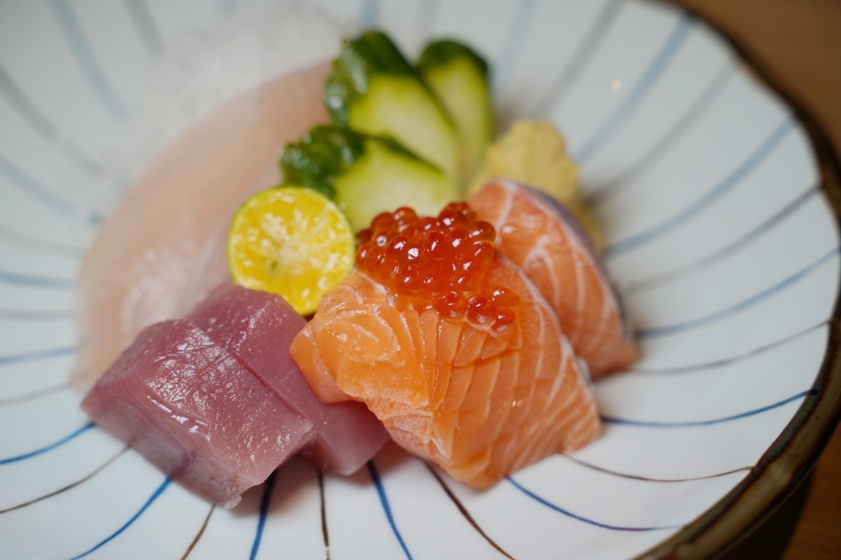 【中壢SOGO居酒屋推薦】新鮮漁獲海鮮烤海魚料理 人氣第一牛筋鍋/招牌手羽先美味必點 海柒居酒屋