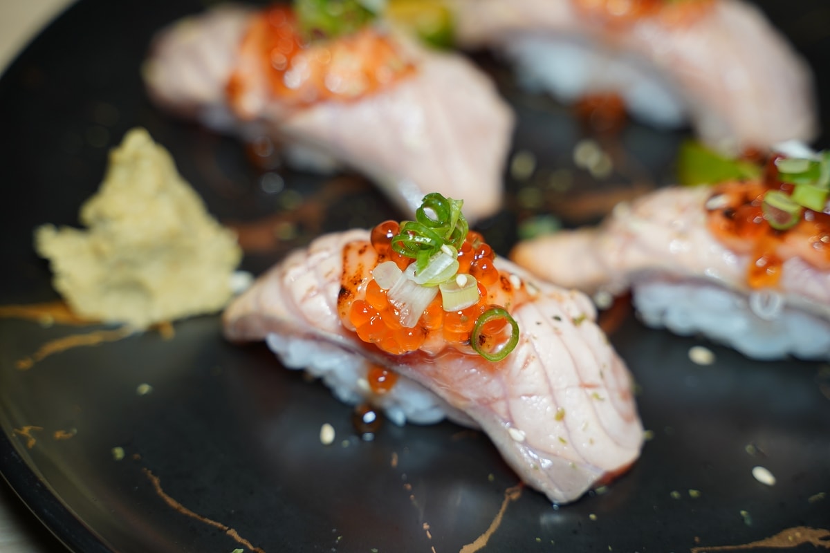 【中壢SOGO居酒屋推薦】新鮮漁獲海鮮烤海魚料理 人氣第一牛筋鍋/招牌手羽先美味必點 海柒居酒屋