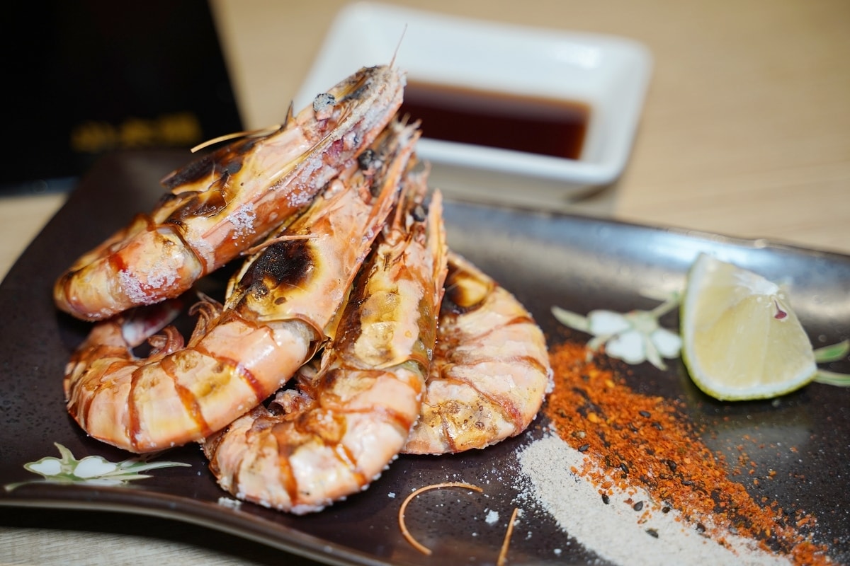 【中壢SOGO居酒屋推薦】新鮮漁獲海鮮烤海魚料理 人氣第一牛筋鍋/招牌手羽先美味必點 海柒居酒屋