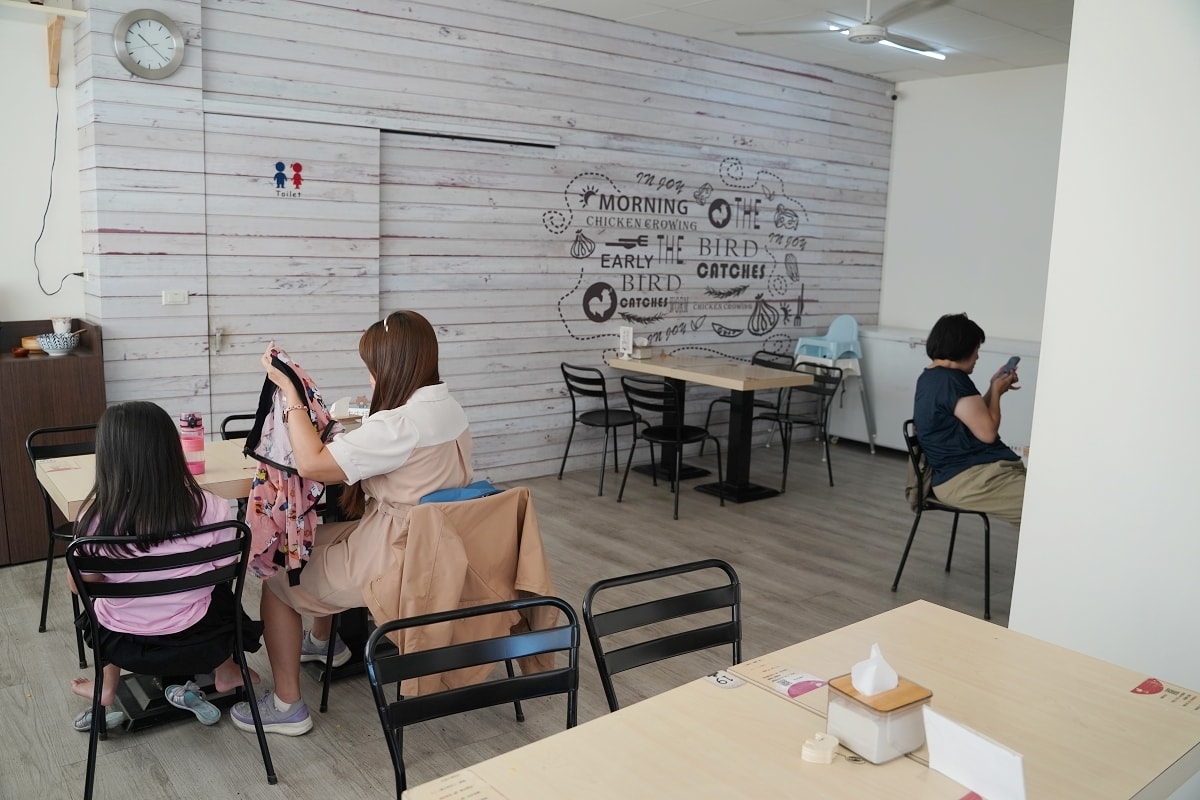 【內壢早午餐推薦】內壢復華街早午餐好選擇 美味必點熱炒烏冬麵/芋泥蛋黃 早安公雞農場晨食內壢店