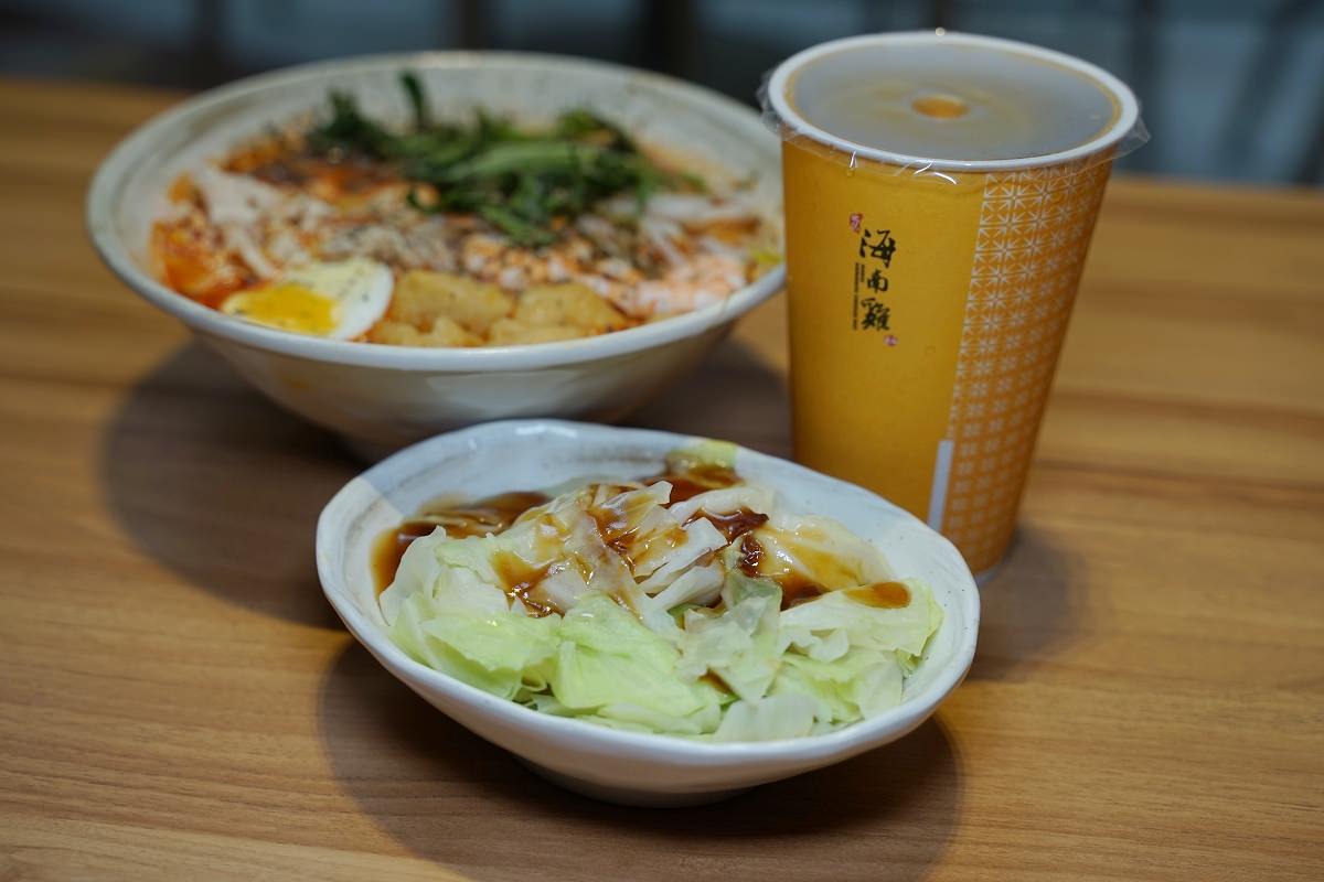 【大江國際購物中心美食街美食推薦】海南雞界的愛馬仕 周年慶購物必備美食搭配 瑞記海南雞飯桃園大江國際購物中心店