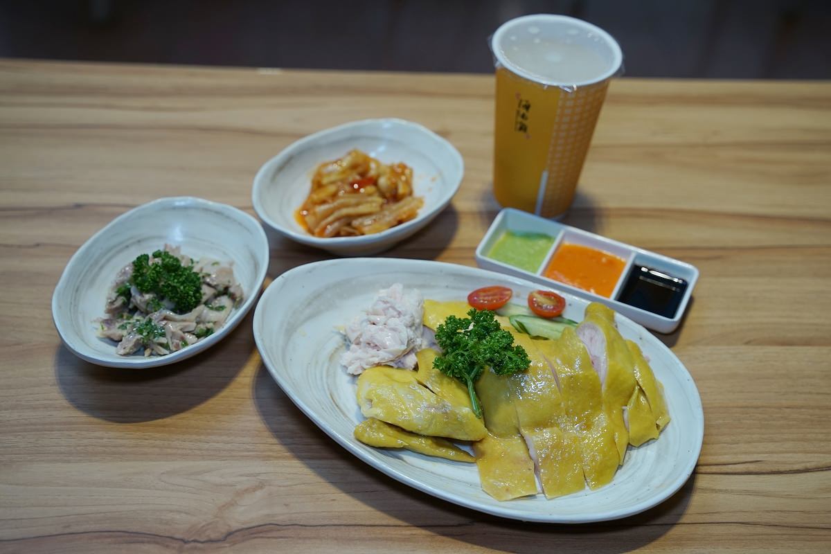 【大江國際購物中心美食街美食推薦】海南雞界的愛馬仕 周年慶購物必備美食搭配 瑞記海南雞飯桃園大江國際購物中心店