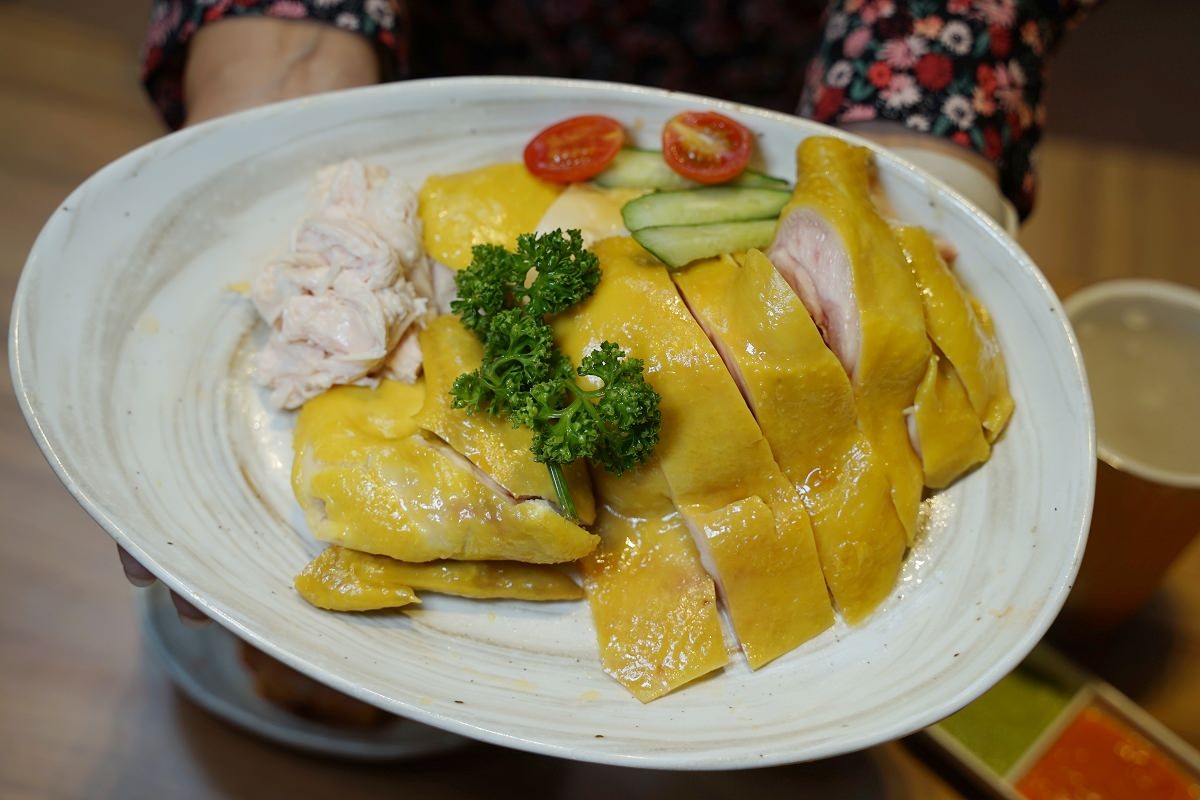 【大江國際購物中心美食街美食推薦】海南雞界的愛馬仕 周年慶購物必備美食搭配 瑞記海南雞飯桃園大江國際購物中心店
