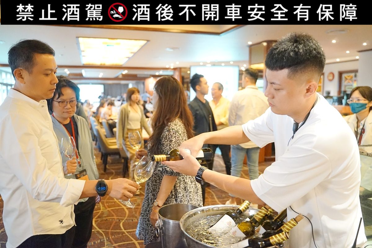 【全球知名葡萄酒釀酒大師 Michel Rolland 首度訪台品鑑交流會心得分享】品嚐「最牛飛行釀酒師」米歇爾‧羅蘭 R&G葡萄酒