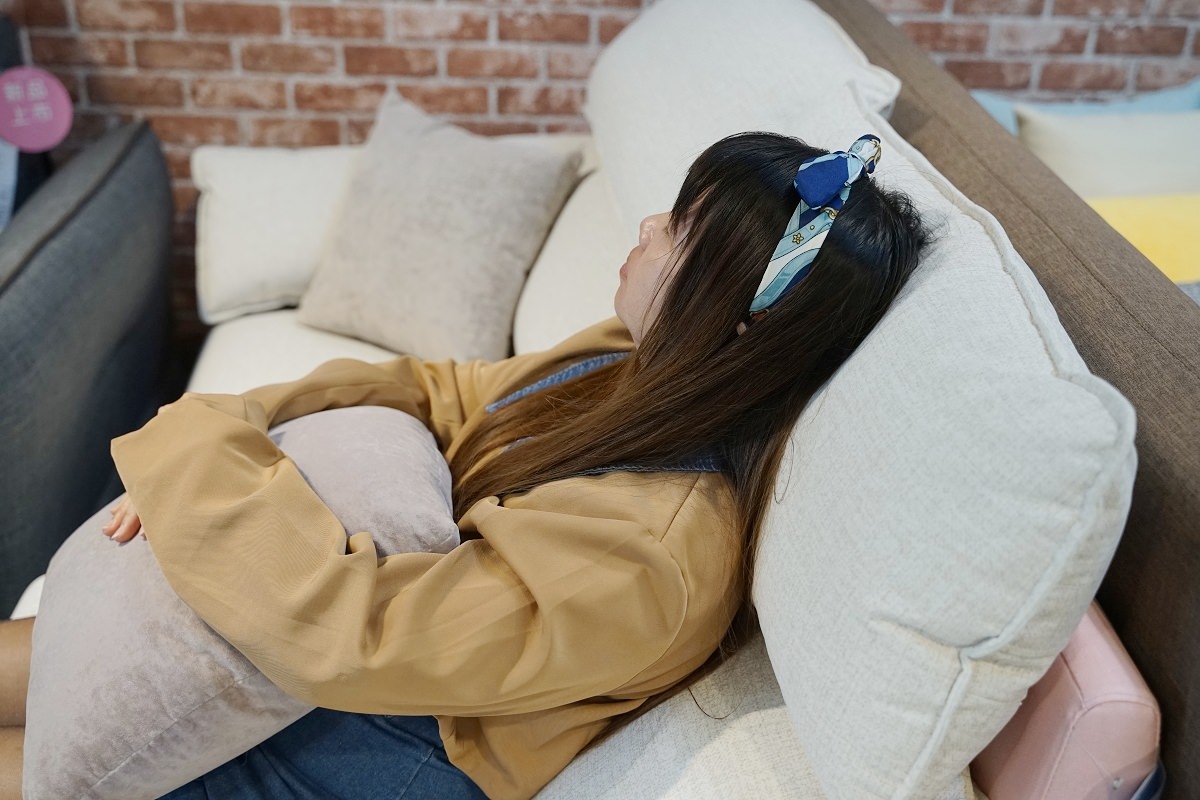 【中和家具店推薦】中和客製化沙發好選擇 免費特約停車場 億家具批發倉庫中和店