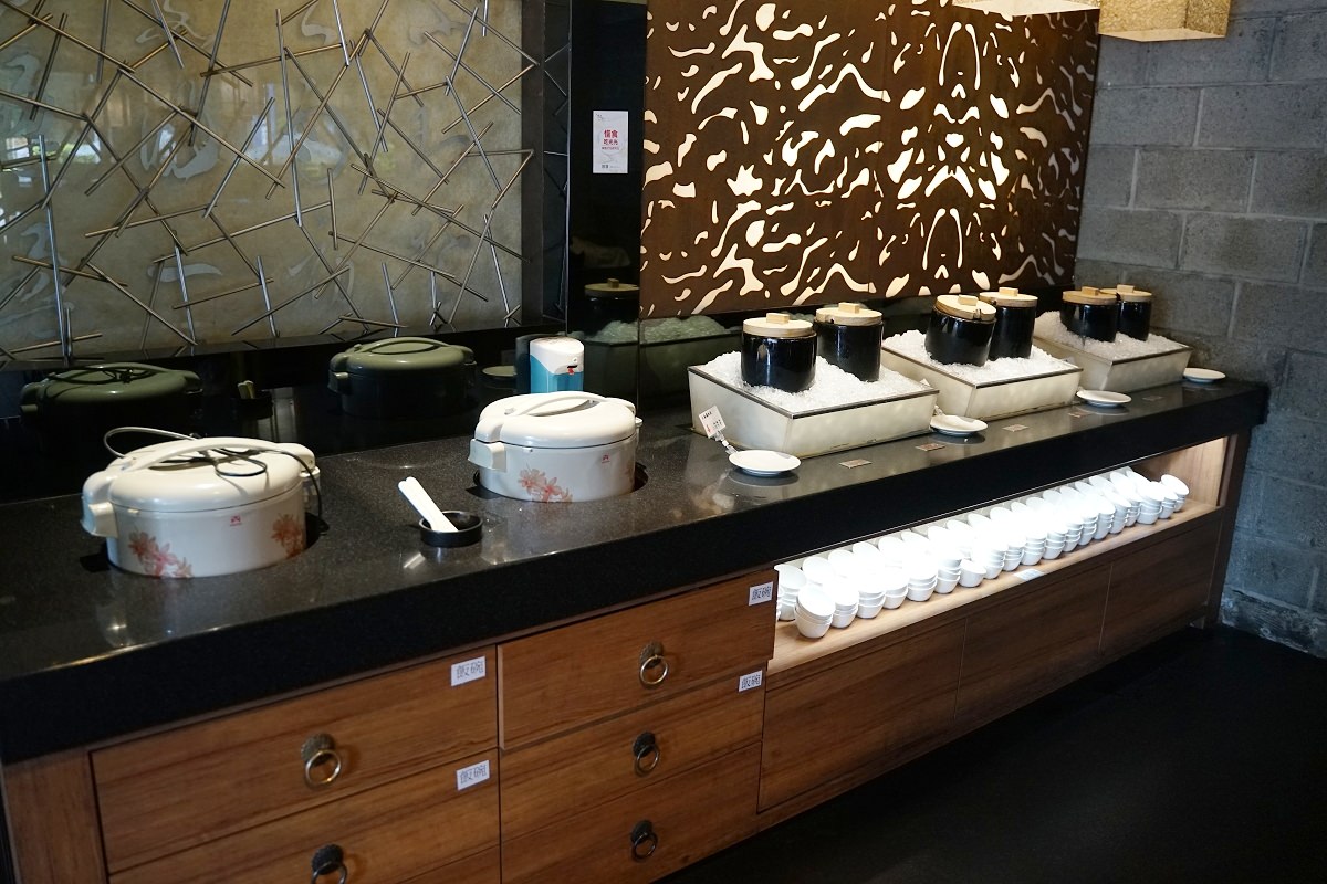 【台中南屯火鍋推薦】特色麵包豆腐無限量供應 台中宵夜深夜食堂好去處 無老鍋公益店