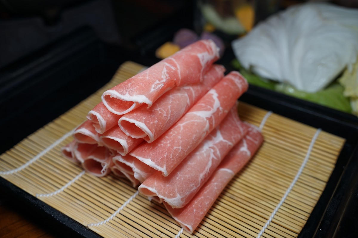 【台中南屯火鍋推薦】特色麵包豆腐無限量供應 台中宵夜深夜食堂好去處 無老鍋公益店