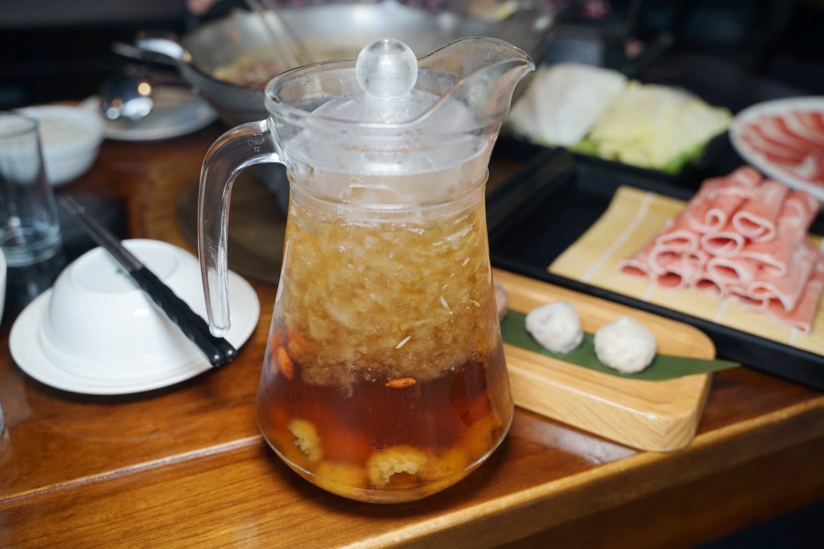 【台中南屯火鍋推薦】特色麵包豆腐無限量供應 台中宵夜深夜食堂好去處 無老鍋公益店