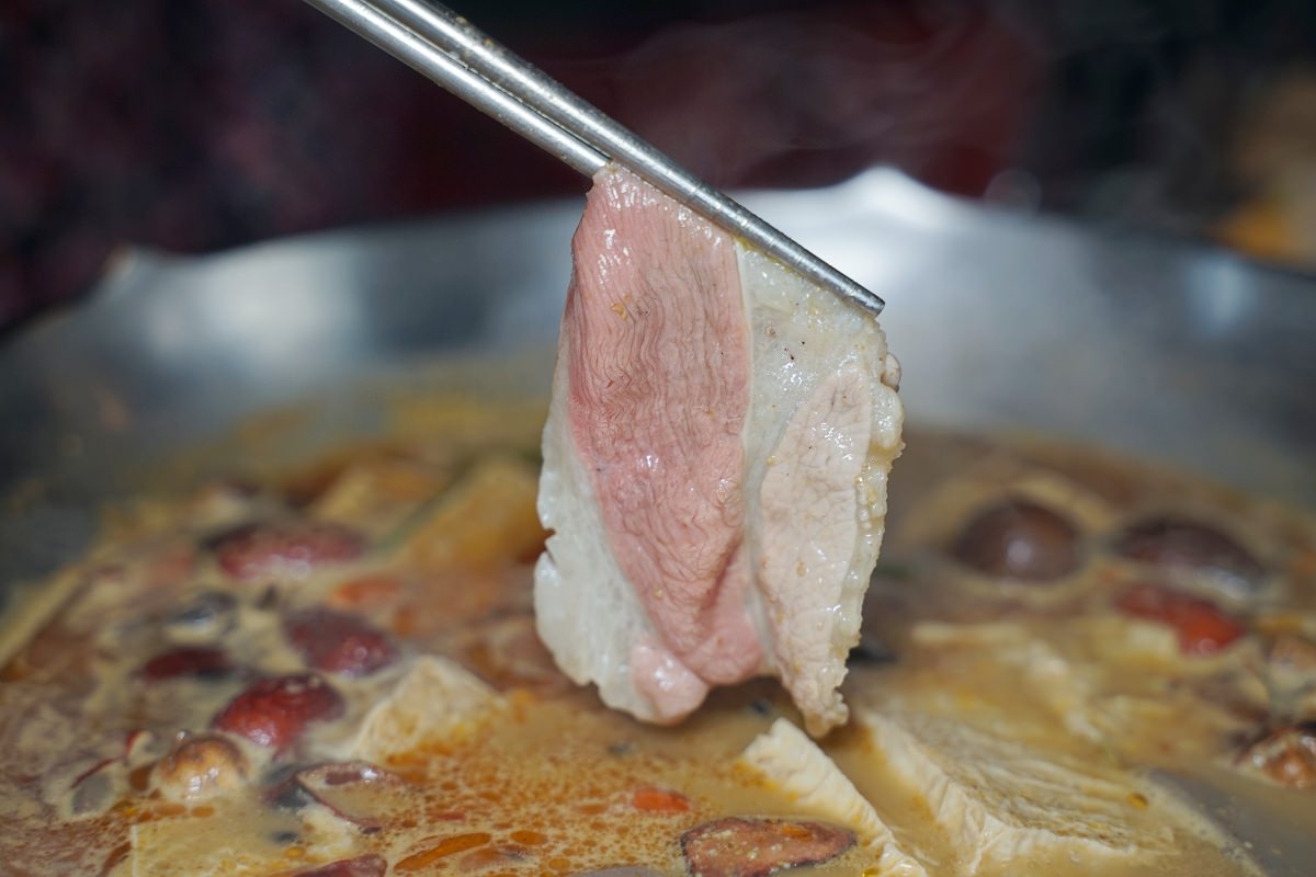 【台中南屯火鍋推薦】特色麵包豆腐無限量供應 台中宵夜深夜食堂好去處 無老鍋公益店