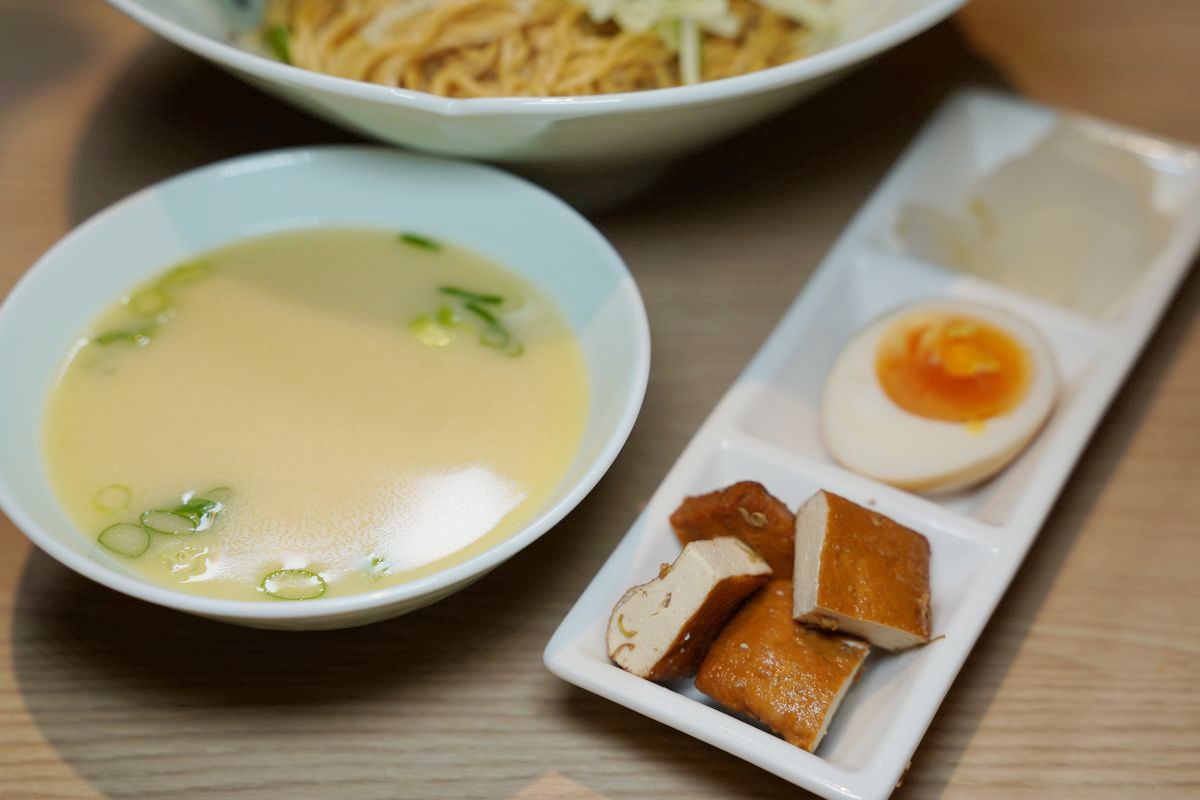 【台北微風南山美食推薦】新加坡「樂蝦拉麵」登台 全台第一家有「鑊氣」蝦湯拉麵 老虎蝦整尾烘烤研磨蝦味三重奏 12/15微風南山B2開賣首五日買一送一 - 第27張圖 【台北微風南山美食推薦】新加坡「樂蝦拉麵」登台 全台第一家有「鑊氣」蝦湯拉麵 老虎蝦整尾烘烤研磨蝦味三重奏 12/15微風南山B2開賣首五日買一送一