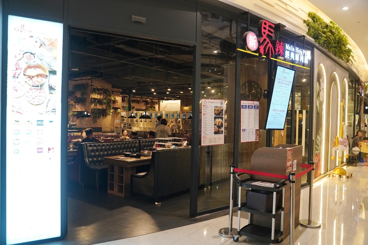 【新馬辣經典麻辣鍋桃園大江店】大江購物中心吃到飽餐廳推薦 6公尺酒牆16款潮酒無限喝到飽