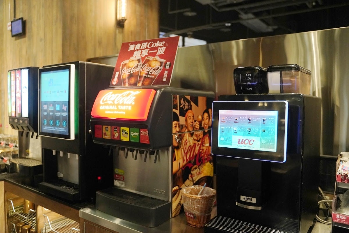 【新馬辣經典麻辣鍋桃園大江店】大江購物中心吃到飽餐廳推薦 6公尺酒牆16款潮酒無限喝到飽