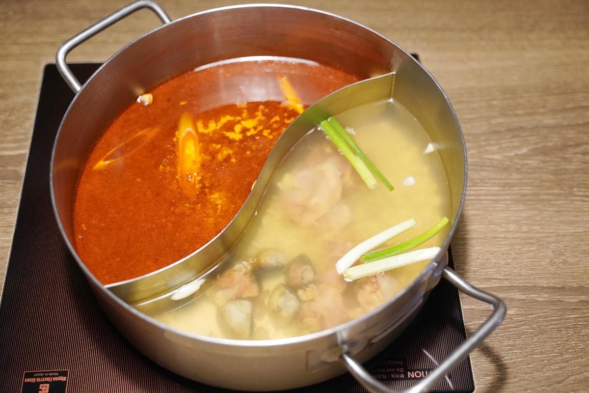 【新馬辣經典麻辣鍋桃園大江店】大江購物中心吃到飽餐廳推薦 6公尺酒牆16款潮酒無限喝到飽