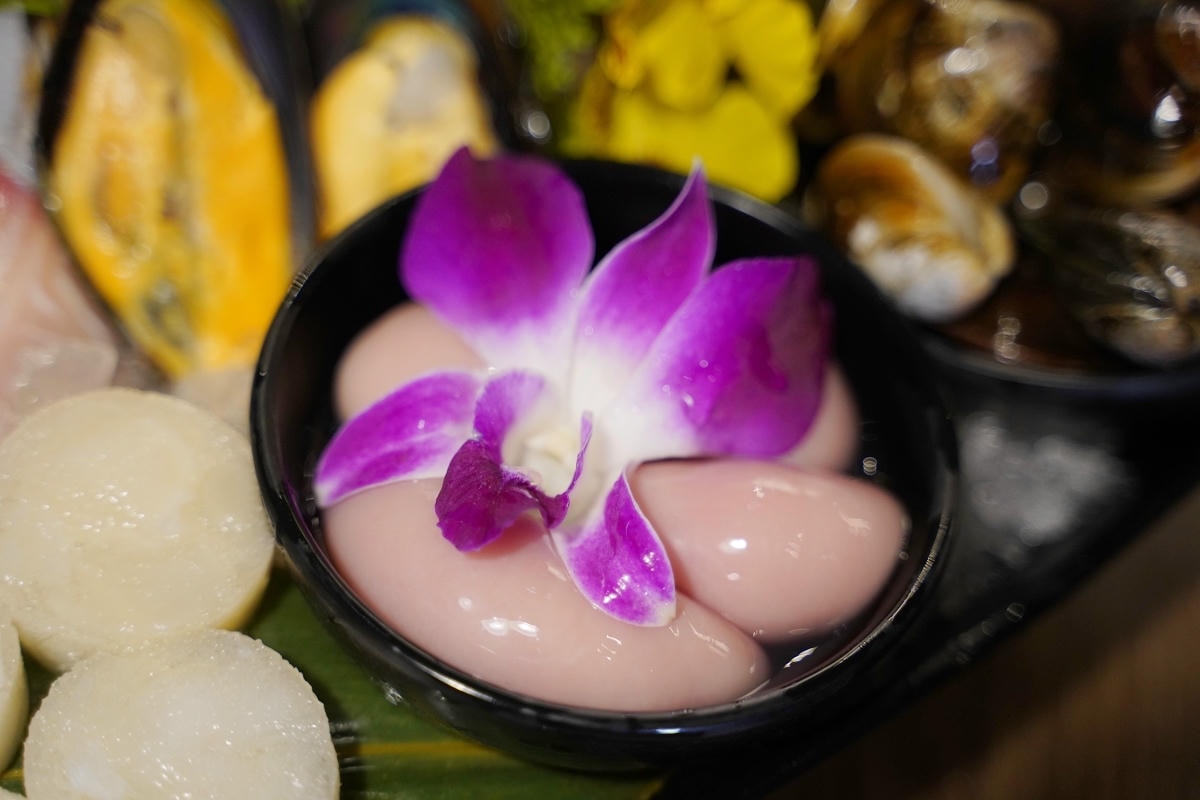 【新馬辣經典麻辣鍋桃園大江店】大江購物中心吃到飽餐廳推薦 6公尺酒牆16款潮酒無限喝到飽