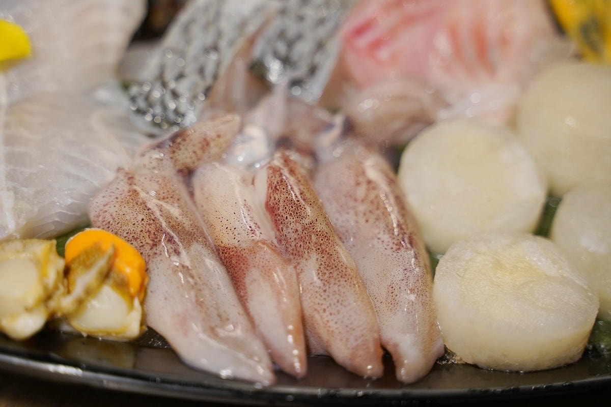【新馬辣經典麻辣鍋桃園大江店】大江購物中心吃到飽餐廳推薦 6公尺酒牆16款潮酒無限喝到飽