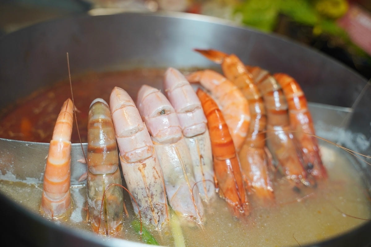 【新馬辣經典麻辣鍋桃園大江店】大江購物中心吃到飽餐廳推薦 6公尺酒牆16款潮酒無限喝到飽