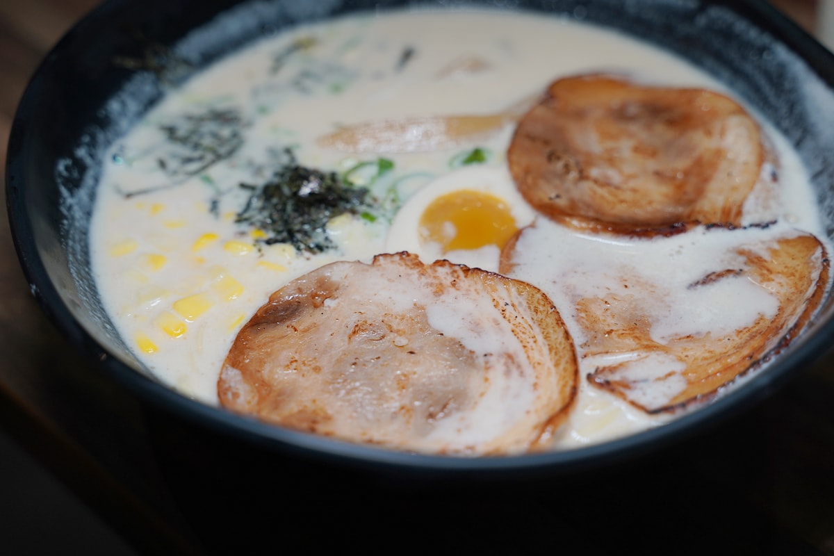 【麵享享牛肉麵/豚骨拉麵中原店】中原大學商圈平價美食小吃好選擇 內用豆花/豆漿飲料無限量供應